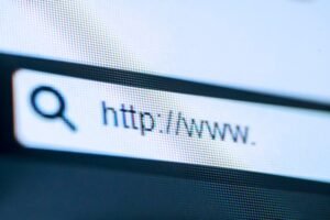 Écran ordinateur avec la barre adresse du navigateur Web